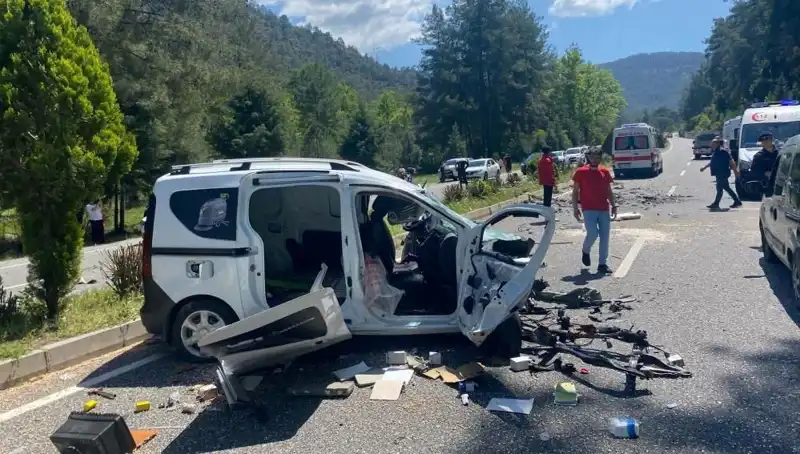 Marmaris’te Feci Kaza: Yolu Savaş Alanına Çeviren Olayda Can Kaybı ve Yaralılar