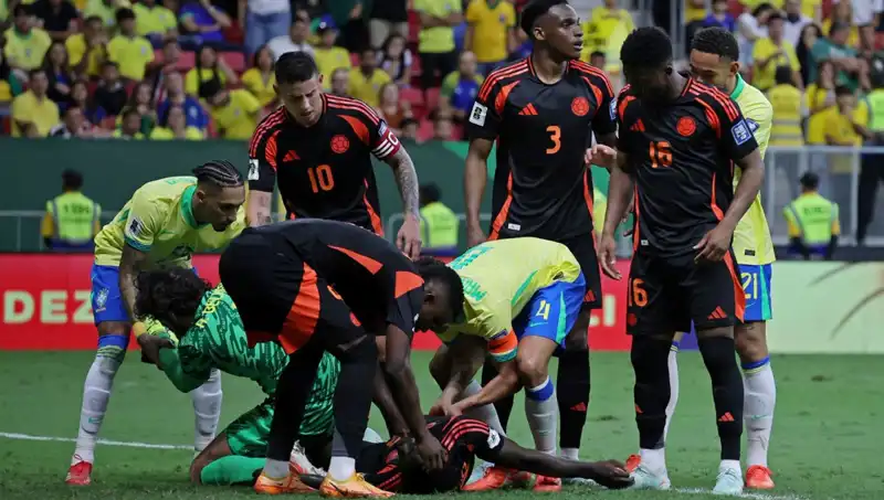 Galatasaraylı Davinson Sanchez'in Maçta Yaşadığı Korkunç Kaza: Bilinç Kaybı!