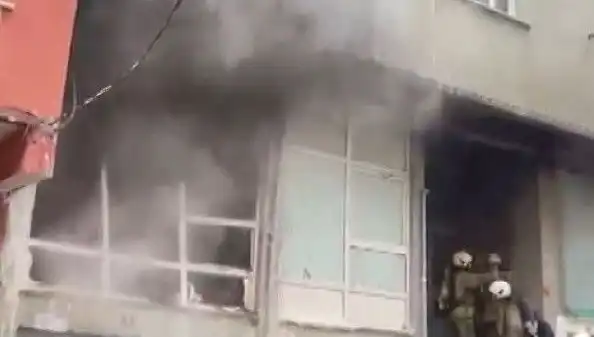 İstanbul'da Beş Katlı İş Merkezinde Büyük Yangın Panik Yarattı!