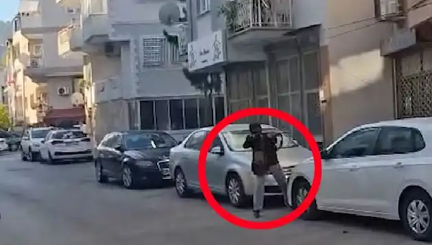 İzmir’de Korku Dolu Anlar: Saldırganla Çatışma An Mevzisi Oldu!