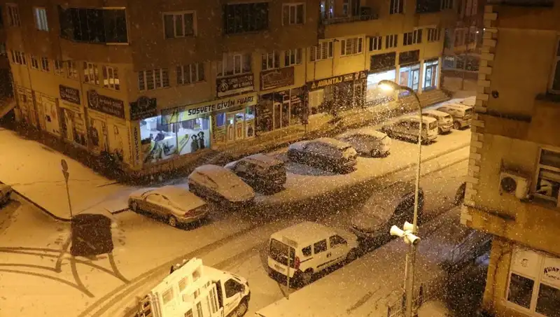Bir Günde İki Mevsim: Gece Kar, Sabah Bahar Şaşkınlığı