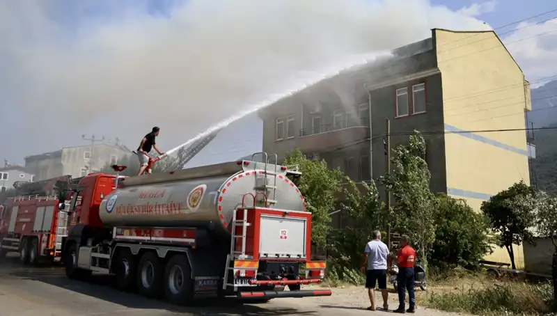 Çatı Katında Yangın: Korkutan Anlar ve Gözaltına Alınan Şüpheli