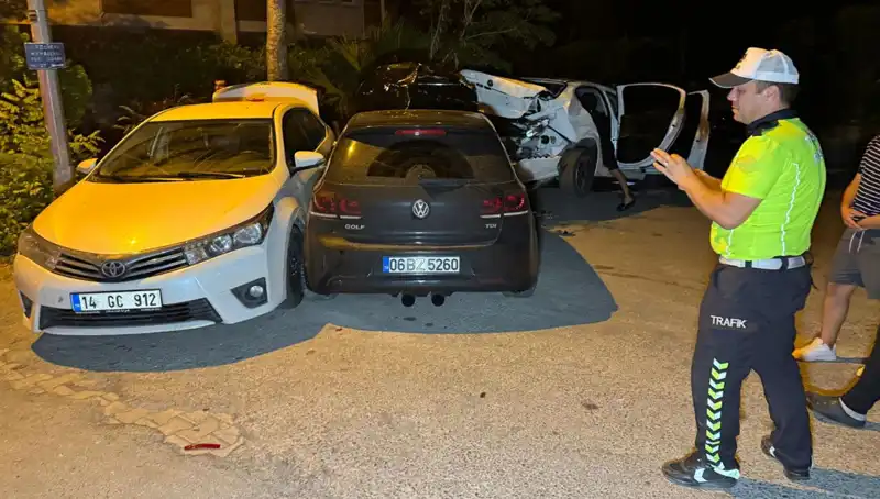 Alkollü Sürücünün Korkunç Kazası: Üç Araç Birden Çarpıldı