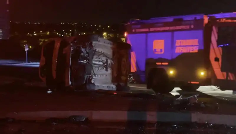 Havalimanı Yolunda Korkunç Kaza: 6 Yaralı, Araç Takla Attı!