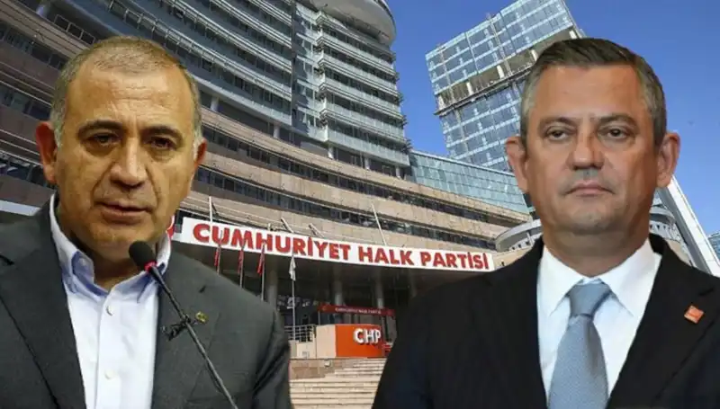 CHP Kuruluş Töreninde Sürpriz Buluşma: Tekin, Özgür Özel'i Karşılayacak!