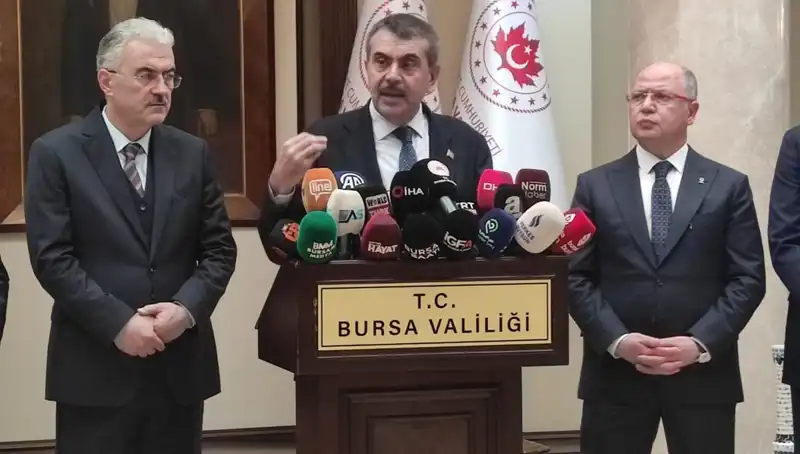 Bakan Tekin: Protestolardaki Çalışanlara Yaptırım Uyarısı Geldi!