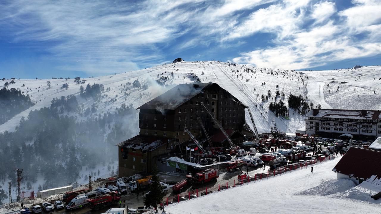 Bolu Belediyesi'nin Yanan Otele Verdiği "Uygunluk" Belgesi Üzerine Tartışmalar Sürüyor