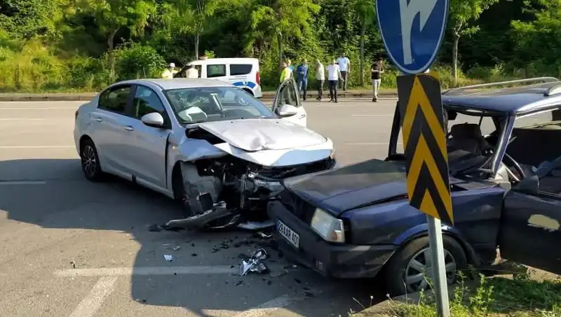 Görele'de Dehşet Anları: Araç Camından Fırlayan Sürücü Gelin Oluyor!