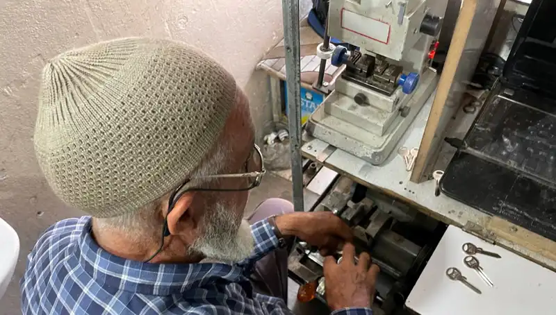 28 Yılda 4 Metrekarelik Dükkanında Şahane Bir Hayat Kurdu