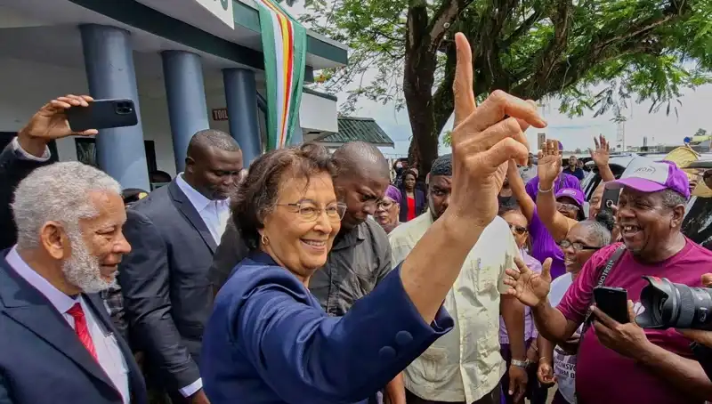 Surinam'ın Tarihinde Bir Dönüm Noktası: İlk Kadın Devlet Başkanı Seçildi!