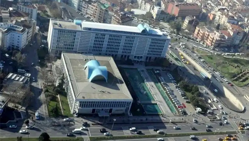 İstanbul Büyükşehir Belediyesi'nde Soruşturma: Enderun WhatsApp Grubu Mesajları Gündemde