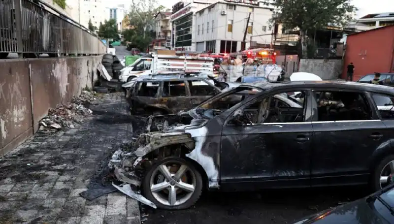 Sanayide Tamir Bekleyen Araçlar Alev Alev! Olayın Perde Arkası