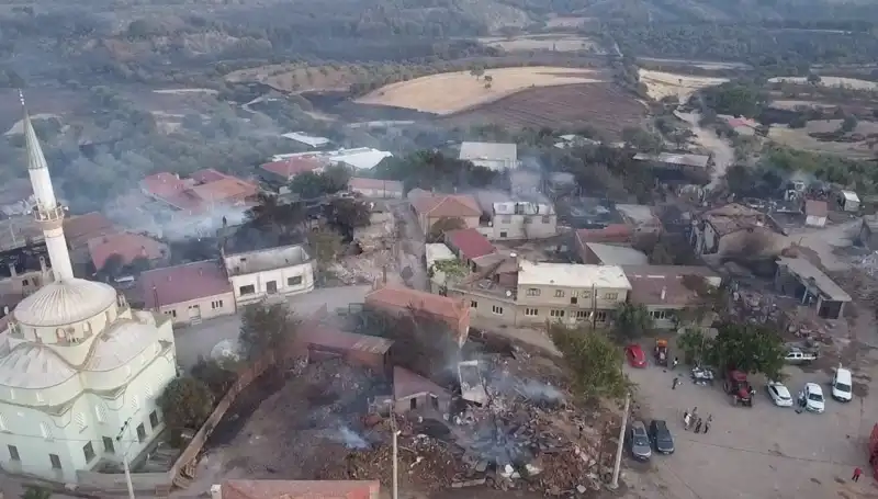 Çanakkale'de Yangın Alarmı! Ormanlık Alanlar Havadan Görüntülendi