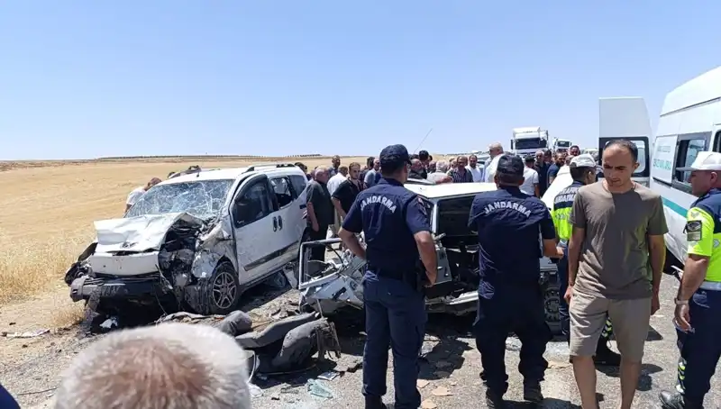 Otomobil ve Hafif Ticari Araç Çarpıştı: 4 Kişi Hayatını Kaybetti!