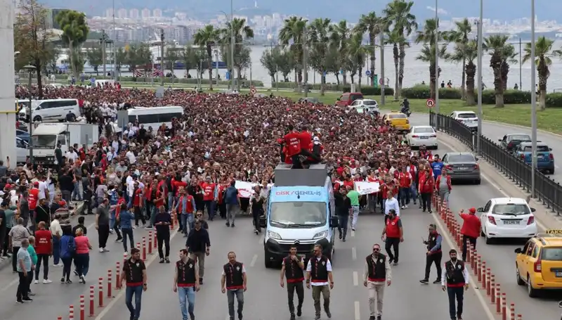İzmir'de Grevde 4. Gün: İşçiler Hakkını Arıyor, Direniş Büyüyor