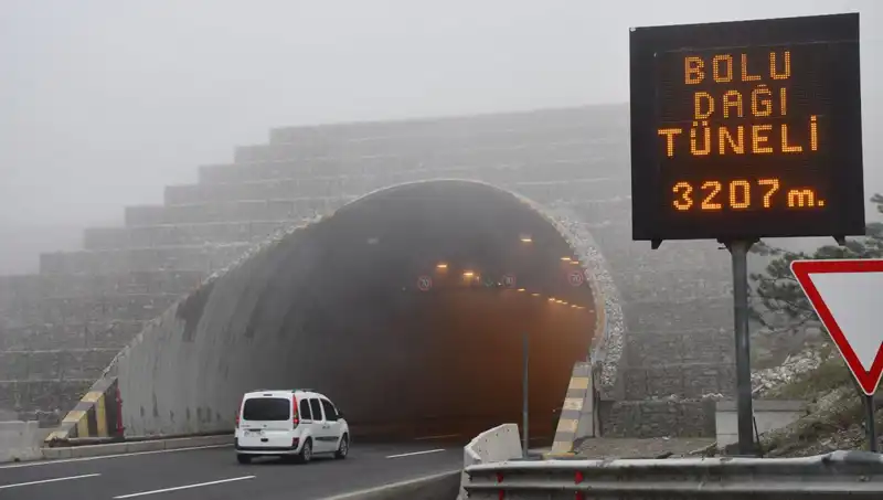 Bolu Dağı'nda Sis Perdesi: Görüş Mesafesi Alarm Veriyor!