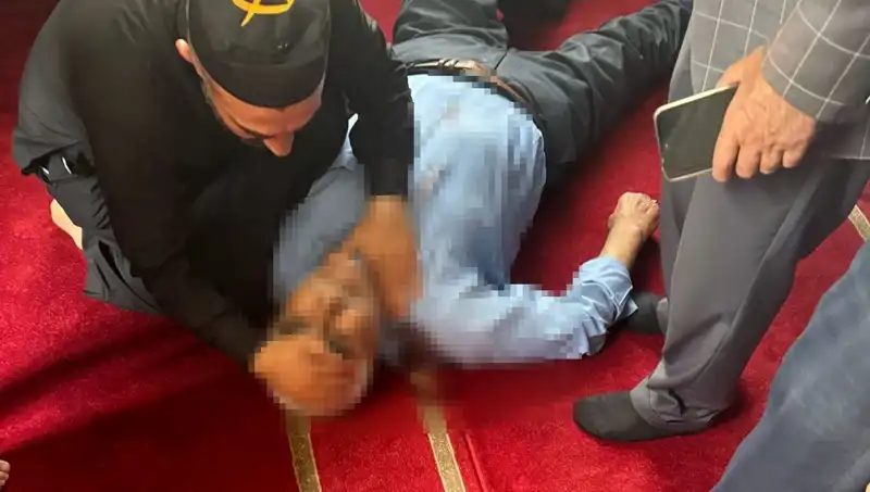 Camide Namaz Kılarken Saldırıya Uğrayan Genç Tüm Türkiye'yi Şok Etti