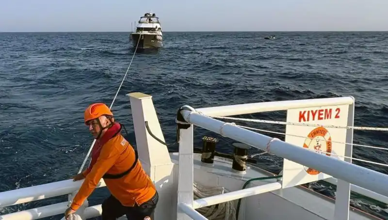 Marmaris Açıklarında Sürekli Sıkıntı: Kurtarılan Teknenin Hikayesi