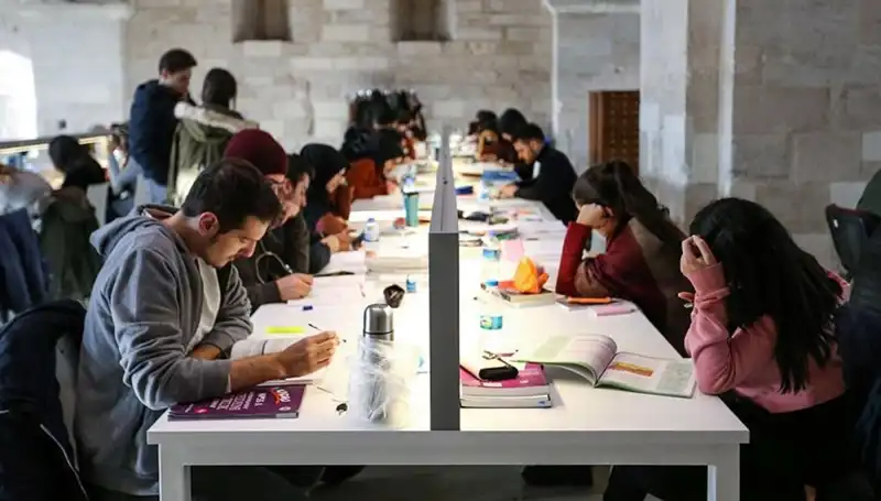 Üniversitelerin 2023-2024 Eğitim Yılı Başlangıç Tarihleri ve Önemli Detaylar