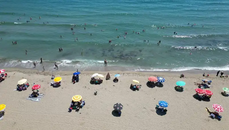 Tekirdağ'da Sıcak Havalar Yerel Plajları Doldurdu, Tatil Keyfi Başladı!