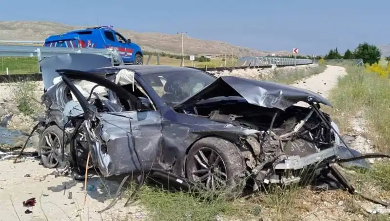 Sivas'ta İki Ayrı Trafik Kazası: 9 Yaralı ve Acı Gerçekler