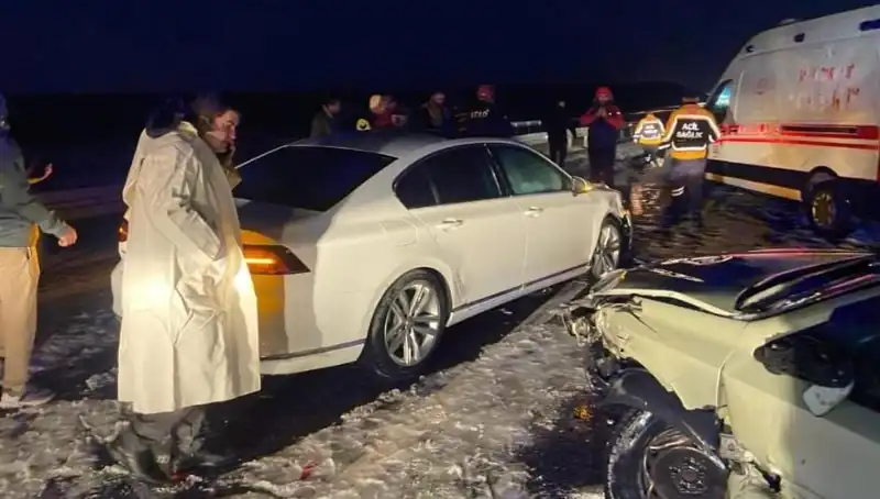 Aksaray'da Zincirleme Trafik Kazası: 15 Yaralı, Olayın Perde Arkası Ne?