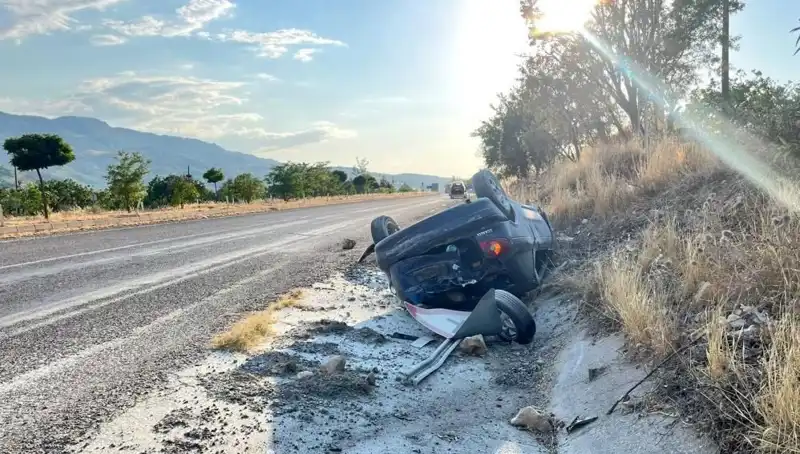 Adıyaman'da Takla Atan Otomobilin İçindeki 4 Kişi Yaralandı, Olay Yerinde Panik Hüküm Sürdü!
