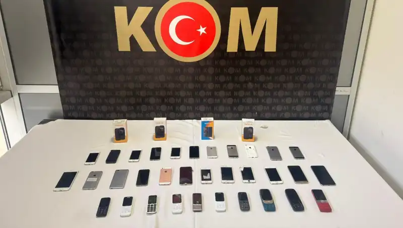 Gümrük Kaçağı Cep Telefonları: 37 Cihaz Yakalandı, Pazar Sarsıldı!