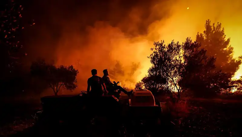 Çanakkale'de Orman Yangını Kaygı Verici Boyutlara Ulaştı: 785 Kişi Tahliye Edildi