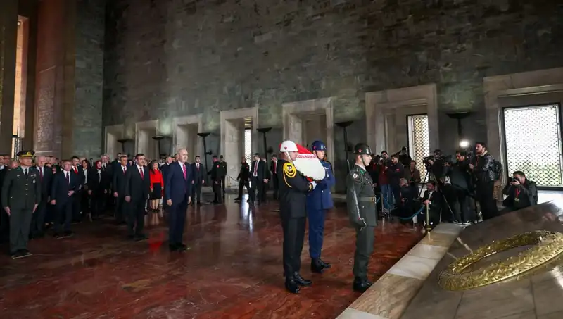 Devlet Yetkilileri Anıtkabir'de, Atatürk'ü Unutmadık Mesajı Verdi