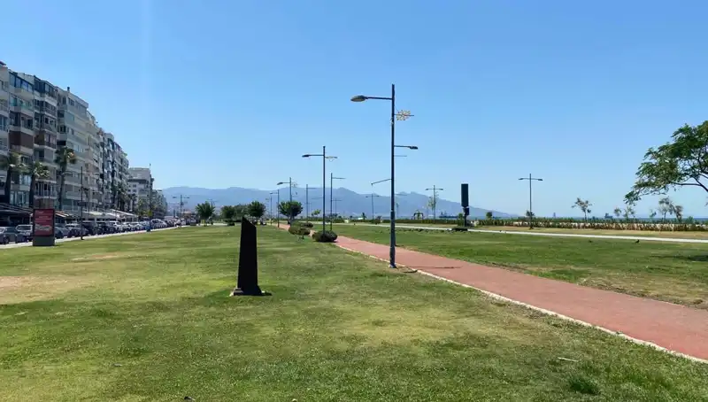 Sıcak Hava Dalgası İzmir’i Etkisi Altına Aldı: Kordon Boş Kaldı!