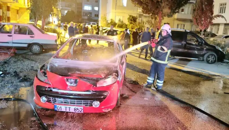 Psikolojim Bozuk Dedi, Annesinin Arabasını Ateşe Verdi: Şok Edici Olay!