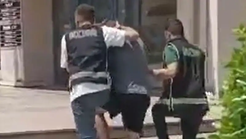 Yabancı Turistin Sahte Dolar Skandalı: Sınır Dışı Edildi!