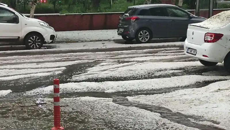 Ardahan'ı Beyaza Bürüyen Dolu Olayı: Neler Yaşandı?