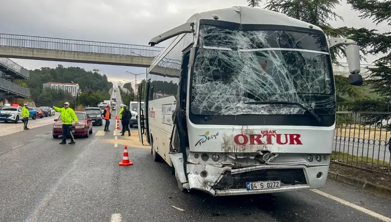 Uşak'ta İki İşçi Servisi Çarpıştı: Çok Sayıda Yaralı ve Kaza Detayları