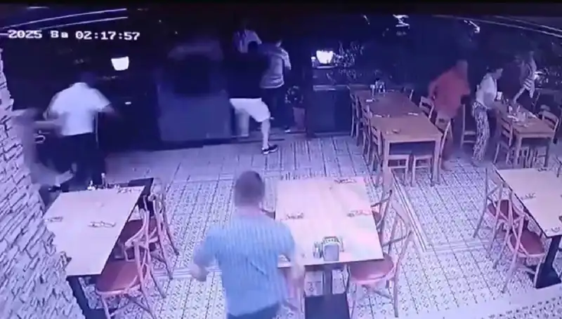 Güvenlik Kamerası Deprem Anını Yakaladı: Şok Edici Görüntüler Ortaya Çıktı