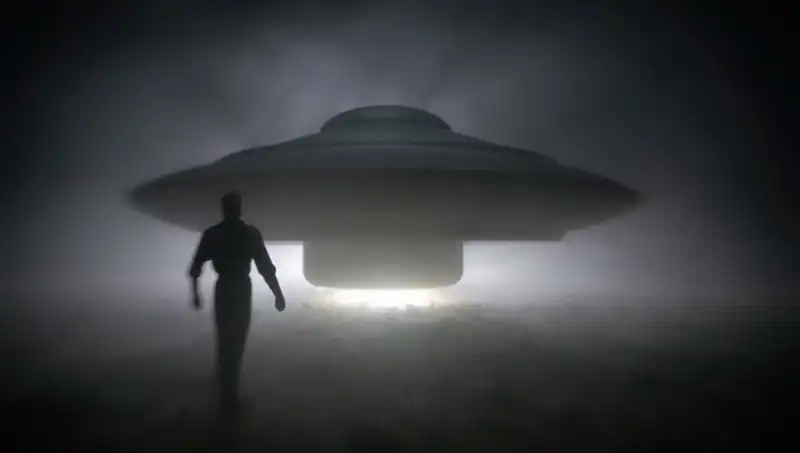 ** UFO Uzmanı Şok Açıklamada Bulundu: Masum İnsanlara Saldıran Uzaylılar Var mı?**