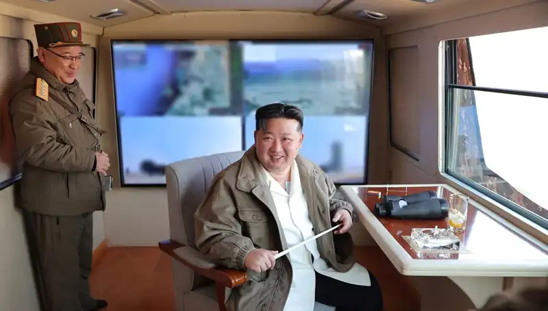 Kuzey Kore'nin Yeni Uçaksavar Füzesi: Kim Jong Un'dan Çarpıcı Test