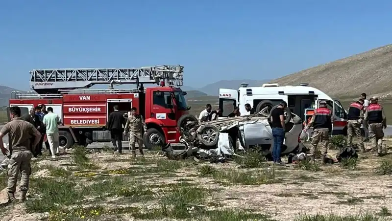 Van'da Facia: Katliam Gibi Kazada 4 Kişi Hayatını Kaybetti, 2 Yaralı