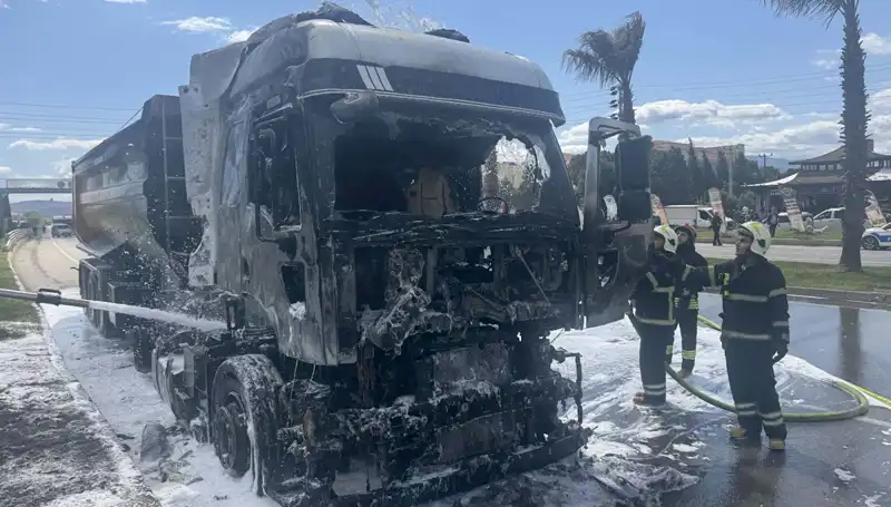 Kum Yüklü TIR Alev Alev Yandı: Kaza Anı ve Sonrası