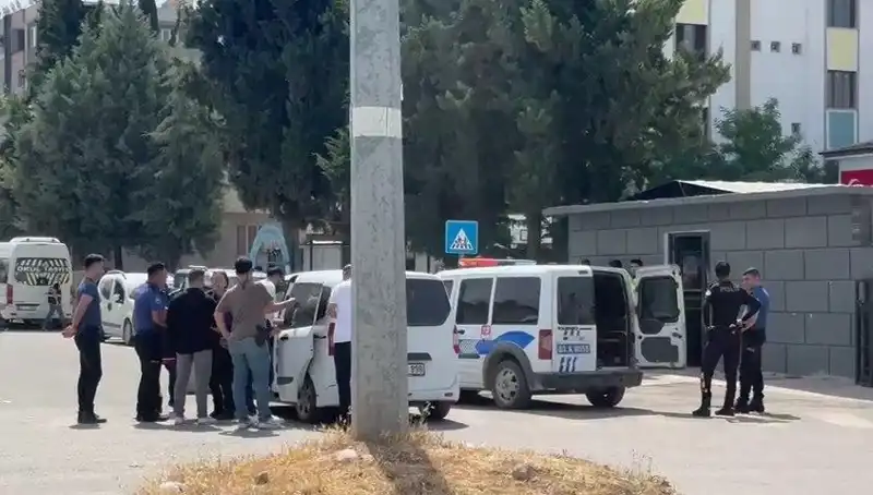 Adliye Önünde Skandal! İki Aile Arasında Yaşanan Kavga 5 Yaralı, 7 Gözaltı