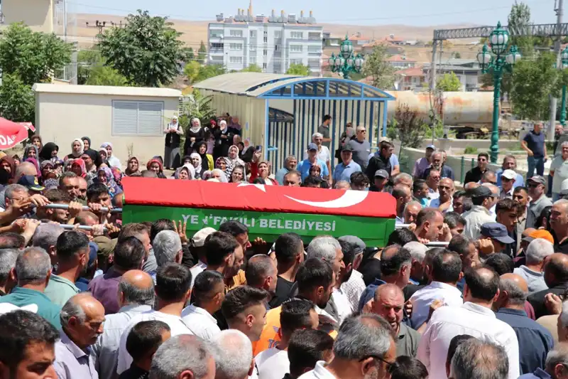 MHP’li Belediye Başkanı, Vatandaşların Gözyaşlarıyla Son Yolculuğuna Uğurlandı